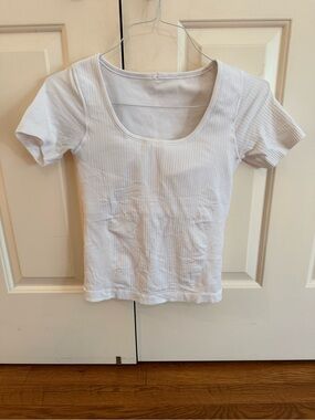 LULULEMON EBB TO STREET TEE SIZE 6